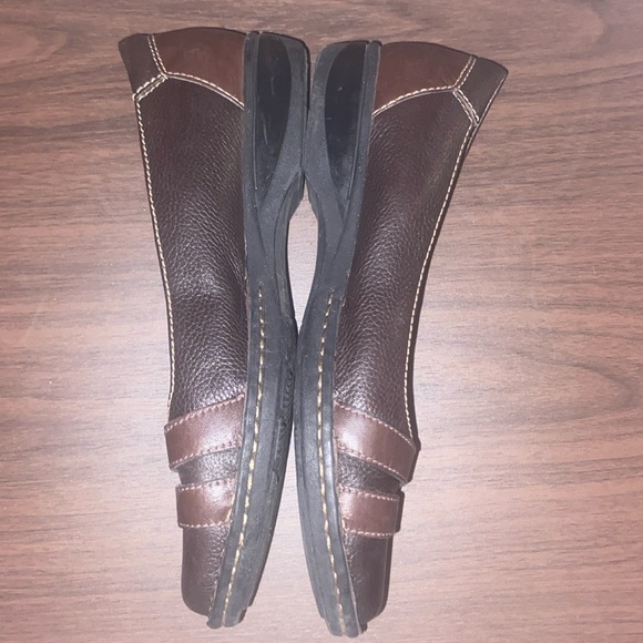 2 for $40 Clarks Collection Women’s Size 7 Shoes Brown Leather Slip On Loafer - Picture 3 of 13